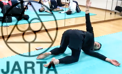 背骨を動きながら緩めるトレーニング