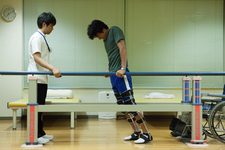 【映画「栞」】頸髄損傷患者を演じる為に脚の筋肉を落とした-"時を演じる役者に驚愕"-