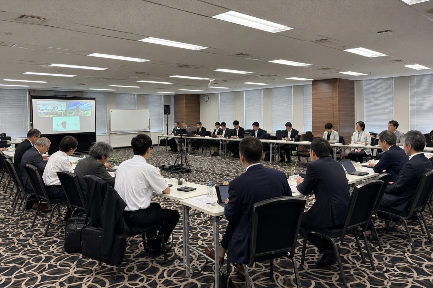 福祉施設職員の退職金共済、見直し論点を提示 勤続要件や支給乗率が対象