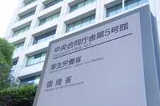 車椅子送迎の事故49件、うち死亡30件　通所リハの「固定忘れ」も　消費者事故調が経過報告