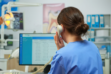 ベテラン看護師の定着、職場環境に年収5〜6%分の価値　イングランドNHS調査
