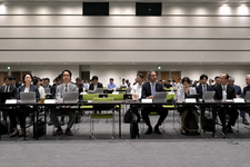 湿布に薬剤費4分の1の負担へ　除外は「変形性膝関節症KL分類Grade4」など重度に限定